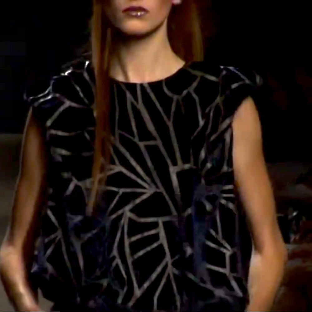 NWOT Doo. Ri black and blue vervet women’s top sz 8